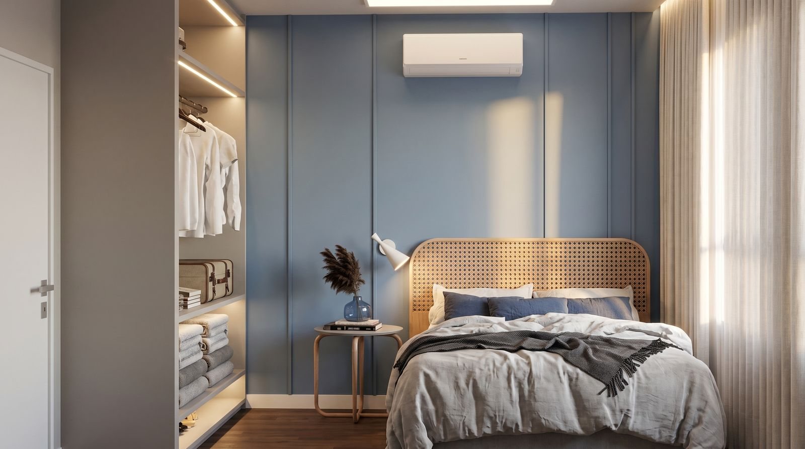 Quarto de casal com painel azul e cabeceira em palha